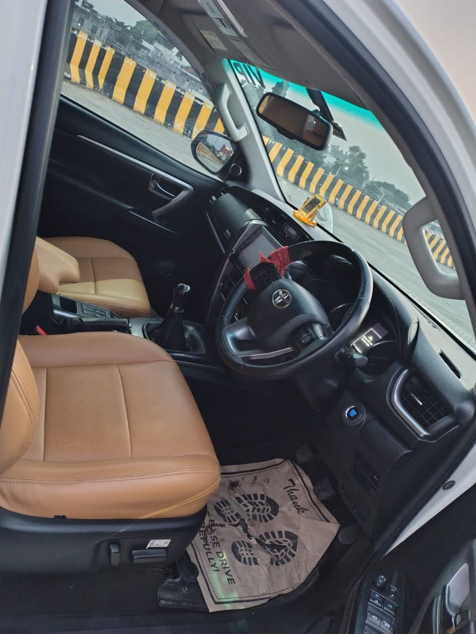 Toyota Fortuner 4X2 MT 2022 view 4