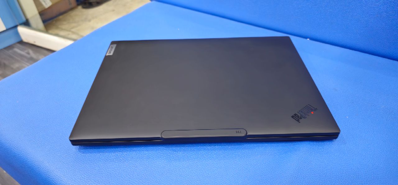 Lenovo ThinkPad T14 Gen 5 ULTRA 7 view 4