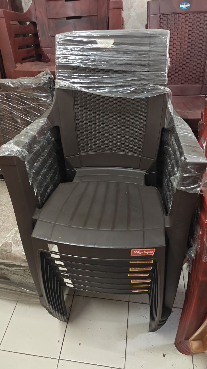 Delux Plastic Chair view 3