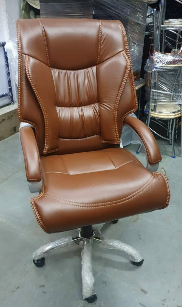 Executive Office Chair view 3