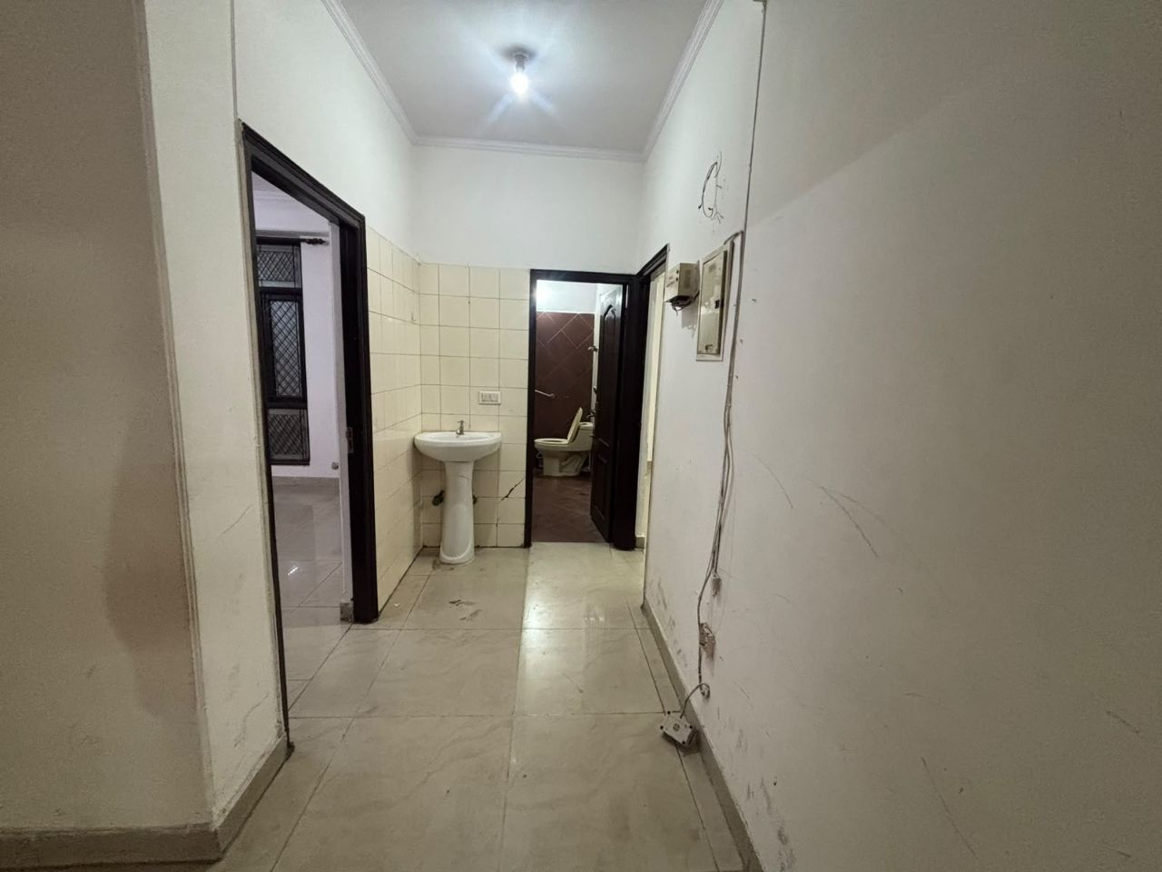 Vijaya apartment 
3bhk+2toilet(1550sqft)
2nd floor
Entry - east
Exit - west
1.68cr view 3