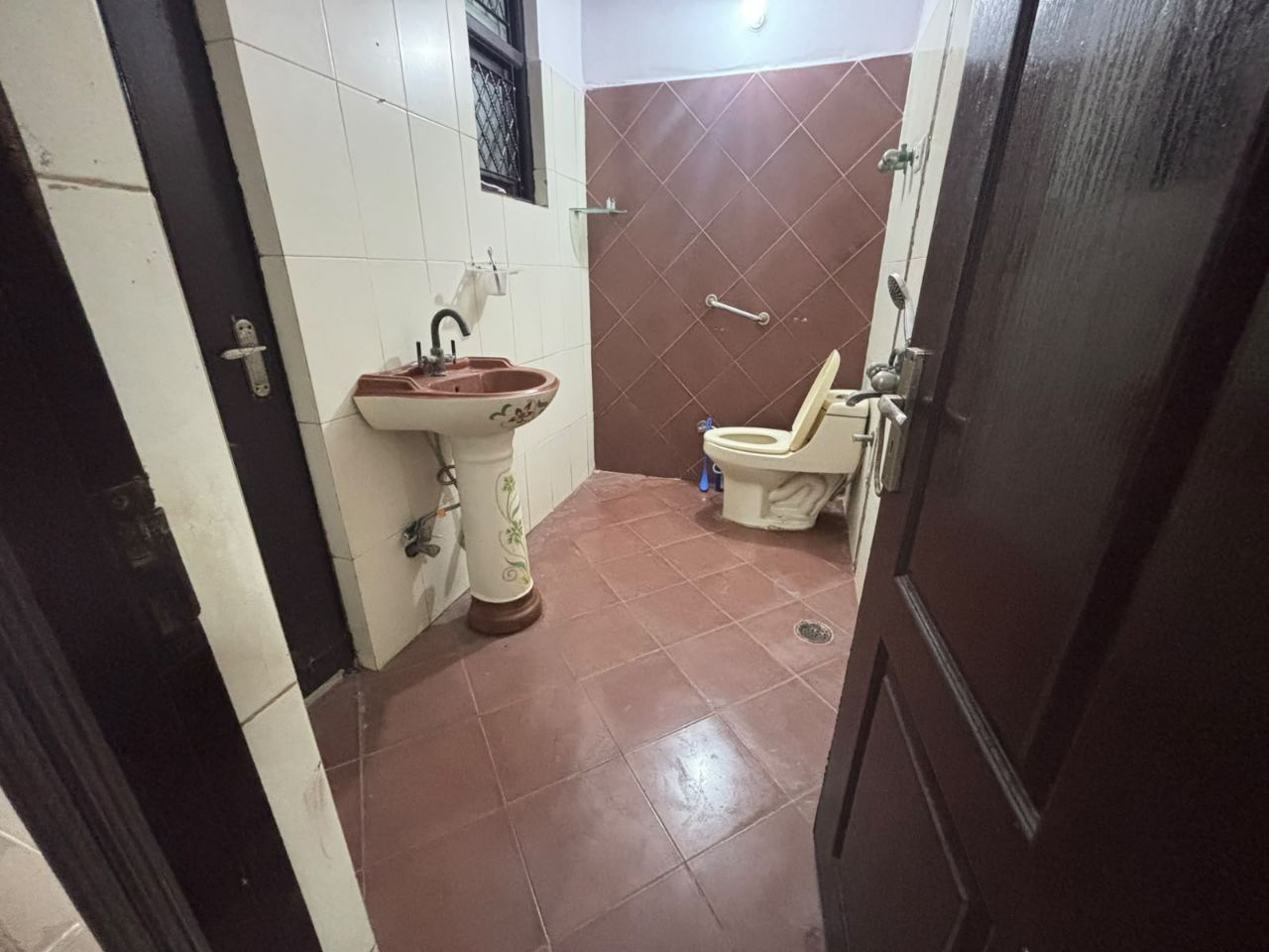 Angel Mercury
B 1001 (10th Floor)
Size 1195 Sqft
2bhk
Dimand -1.12cr view 10