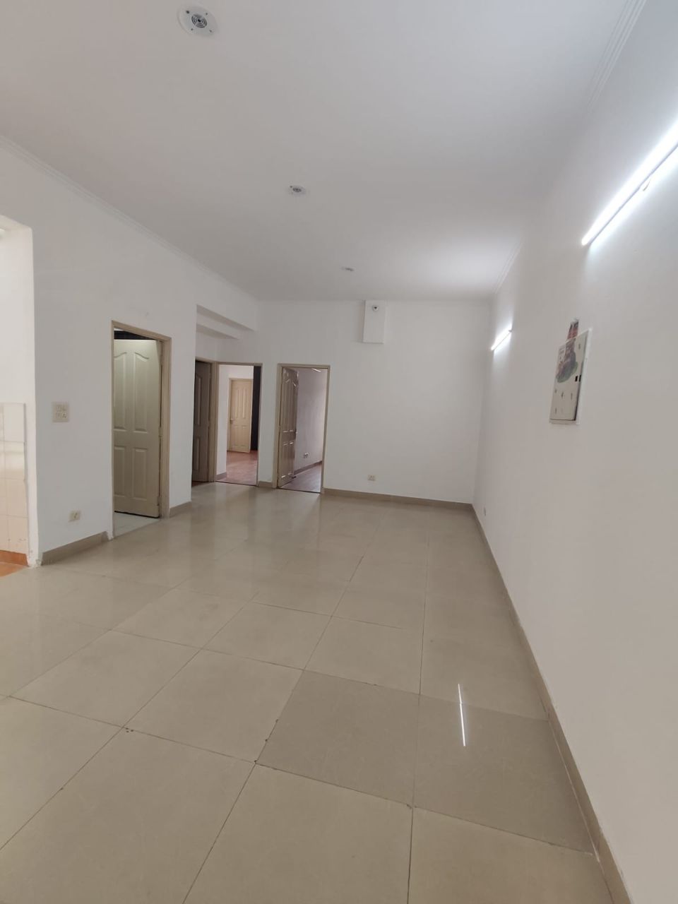 Regalia Heights
Size -1595 sqft
3bhk+3t
Unit floor - 6
Total floor - 19
Demand - 1.62cr
1 open car parking
Balcony west facing
Entry west facing
Exit east facing view 8