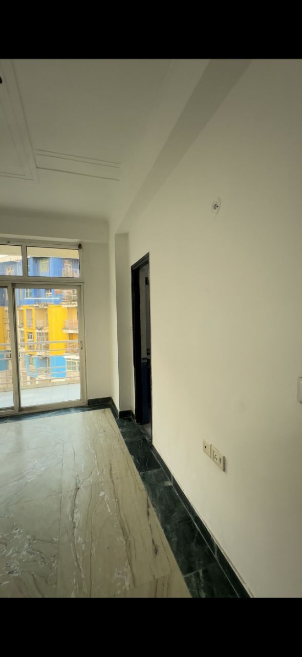 Mahagun Mansion Phase 1
9th floor
1615 sq ft
3bhk+Store
1.78CR view 4