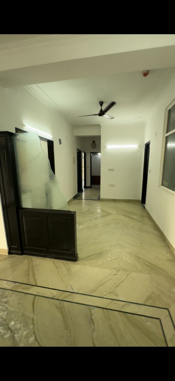 Mahagun Mansion Phase 1
9th floor
1615 sq ft
3bhk+Store
1.78CR view 6