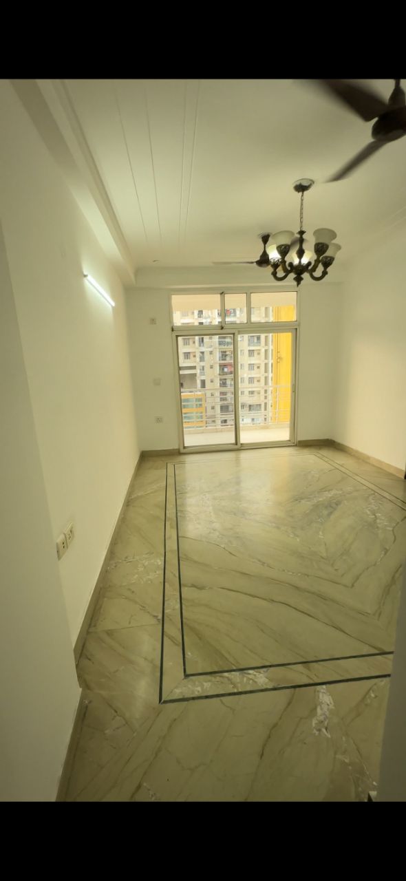 Mahagun Mansion Phase 1
9th floor
1615 sq ft
3bhk+Store
1.78CR view 7