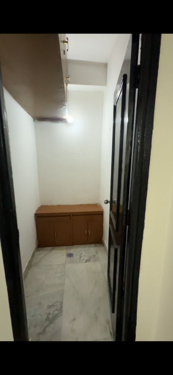 Mahagun Mansion Phase 1
9th floor
1615 sq ft
3bhk+Store
1.78CR view 5