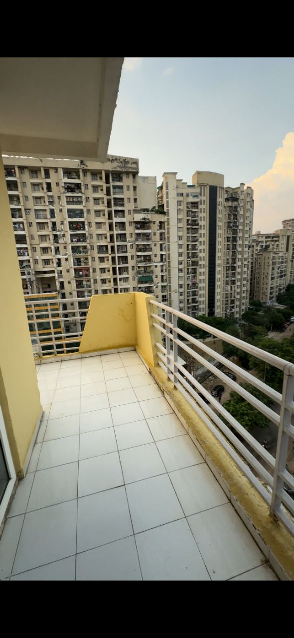 Mahagun Mansion Phase 1
9th floor
1615 sq ft
3bhk+Store
1.78CR view 8