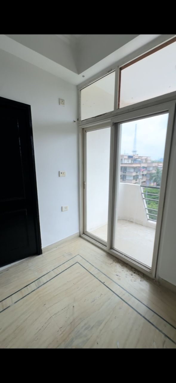 Mahagun Mansion Phase 2
Osimo 2 506
1990 sq ft
3bhk+Servant
2.38 CR view 7