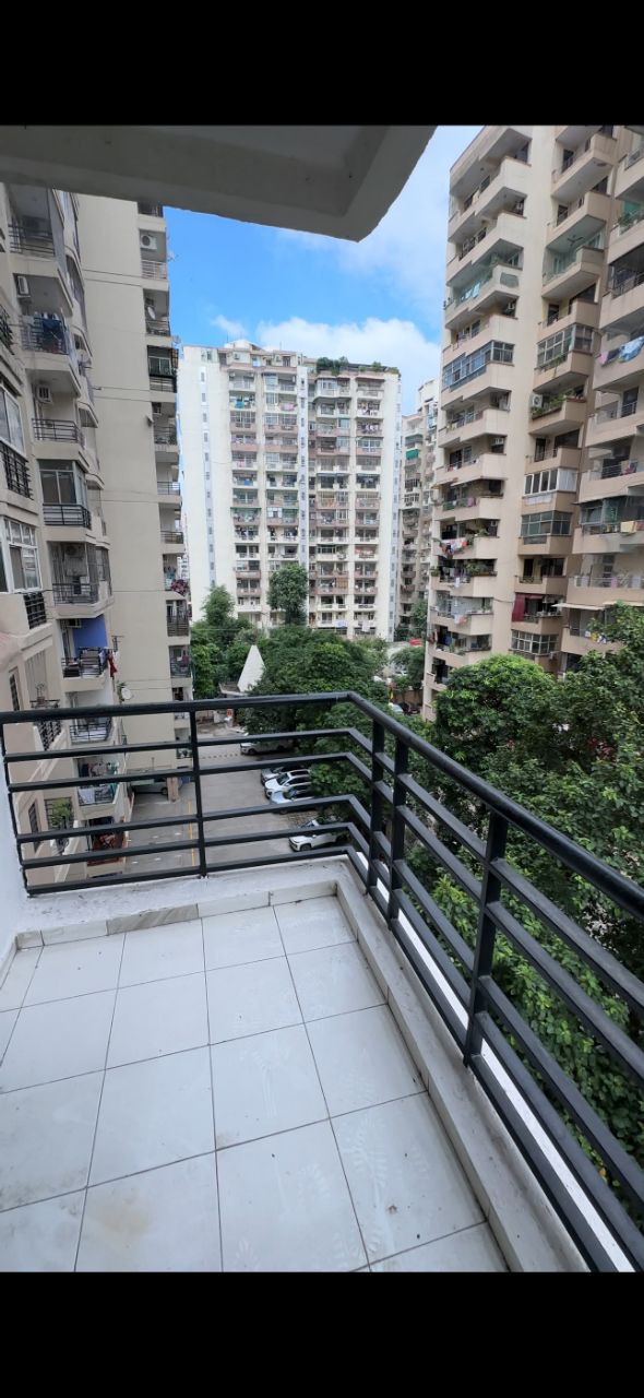 Mahagun Mansion Phase 2
Osimo 2 506
1990 sq ft
3bhk+Servant
2.38 CR view 2