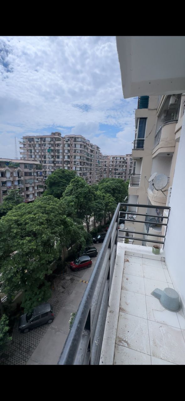 Mahagun Mansion Phase 2
Osimo 2 506
1990 sq ft
3bhk+Servant
2.38 CR view 6