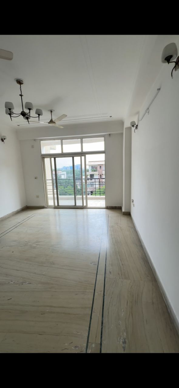 Mahagun Mansion Phase 2
Osimo 2 506
1990 sq ft
3bhk+Servant
2.38 CR