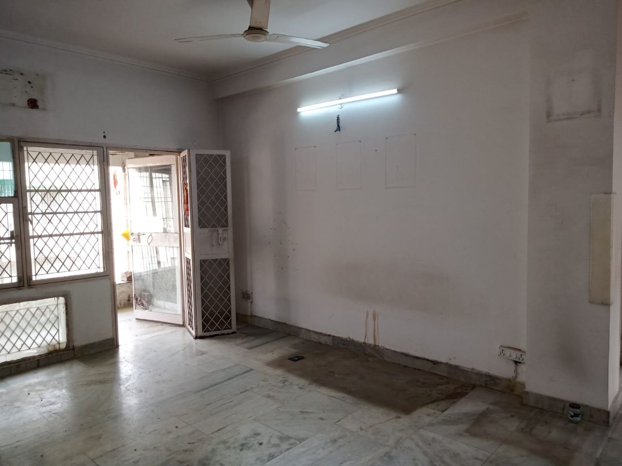 2BHK+2T
Size :960sqft
Floor:3rd
Unit no 350D
Demand 1.05cr view 2