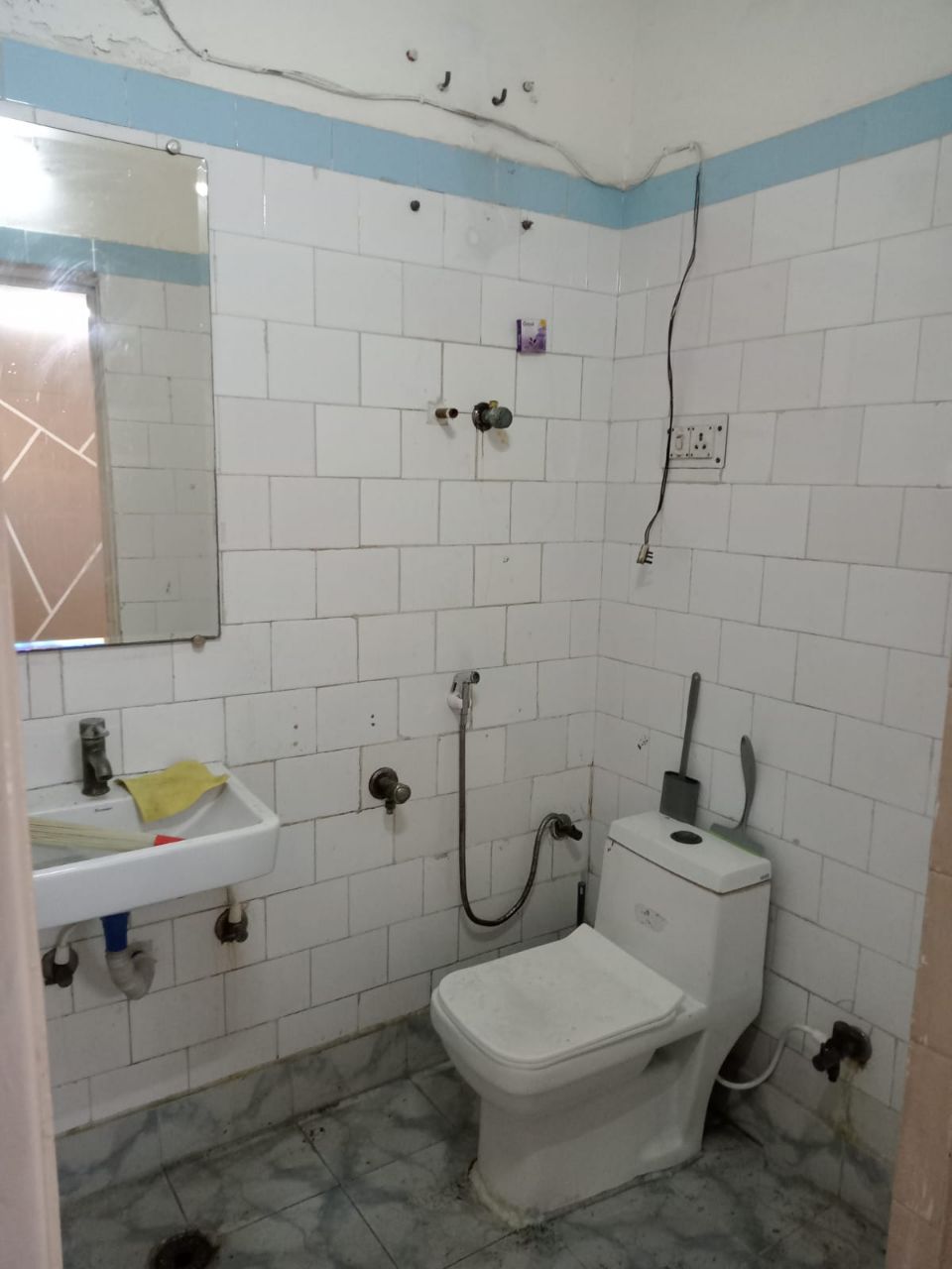 2BHK+2T
Size :960sqft
Floor:3rd
Unit no 350D
Demand 1.05cr view 4
