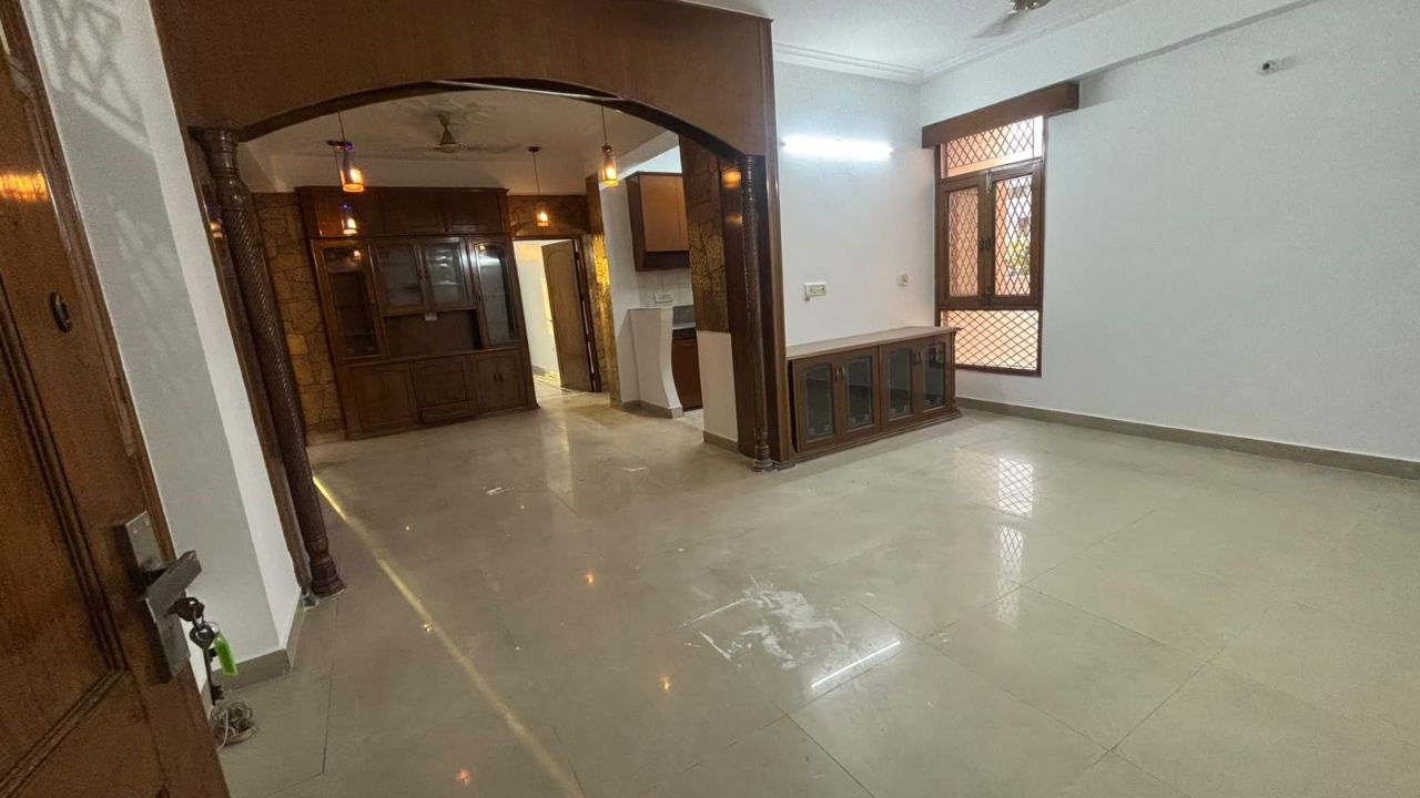 [16/10, 4:29 pm] Sharuk Malik House Eazy Ahinsha Khand 1: Shri Ram Residency 
3bhk+2toilet(1635sqft)with common terrace
6th floor
Entry - west
Exit - east
[16/10, 4:29 pm] Sharuk Malik House Eazy Ahinsha Khand 1: Demand - 1.66cr view 2
