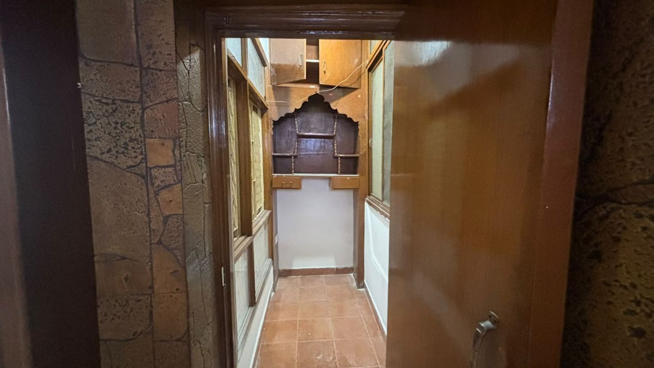 [16/10, 4:29 pm] Sharuk Malik House Eazy Ahinsha Khand 1: Shri Ram Residency 
3bhk+2toilet(1635sqft)with common terrace
6th floor
Entry - west
Exit - east
[16/10, 4:29 pm] Sharuk Malik House Eazy Ahinsha Khand 1: Demand - 1.66cr view 3