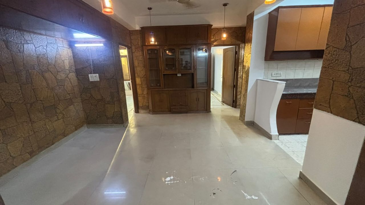 [16/10, 4:29 pm] Sharuk Malik House Eazy Ahinsha Khand 1: Shri Ram Residency 
3bhk+2toilet(1635sqft)with common terrace
6th floor
Entry - west
Exit - east
[16/10, 4:29 pm] Sharuk Malik House Eazy Ahinsha Khand 1: Demand - 1.66cr view 5