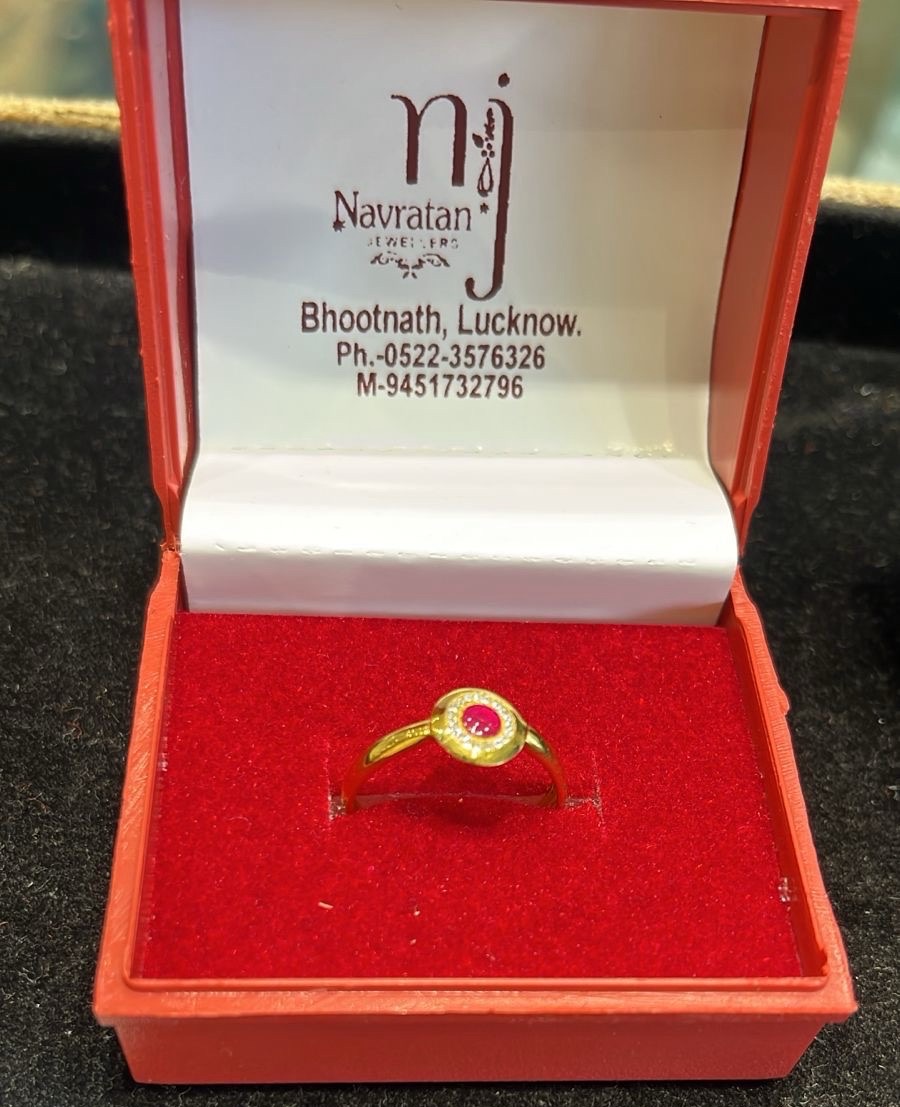 Lightweight Ladies Ring (18carat) view 2