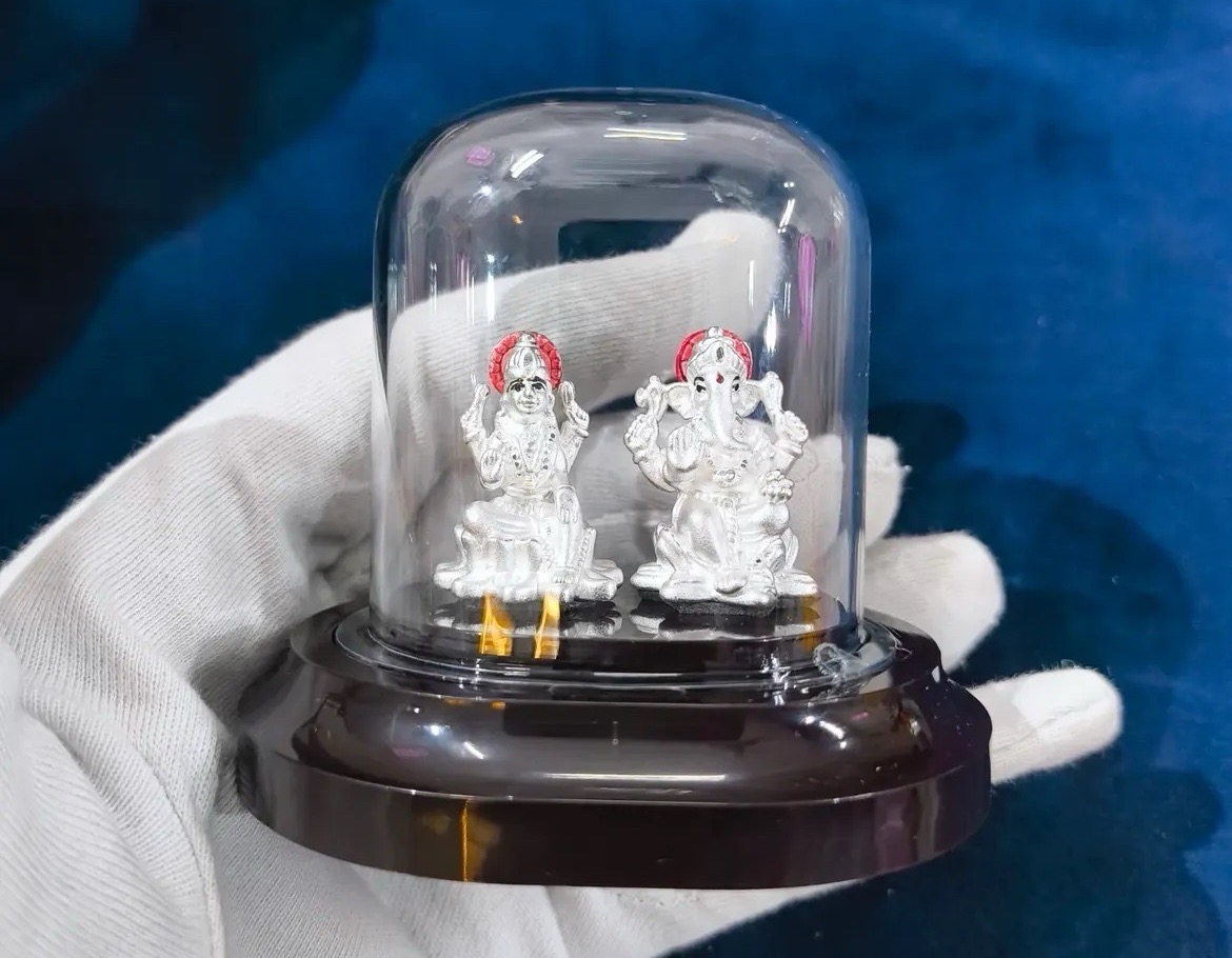 999 Silver Idol of Lakshmi and Ganesh view 2