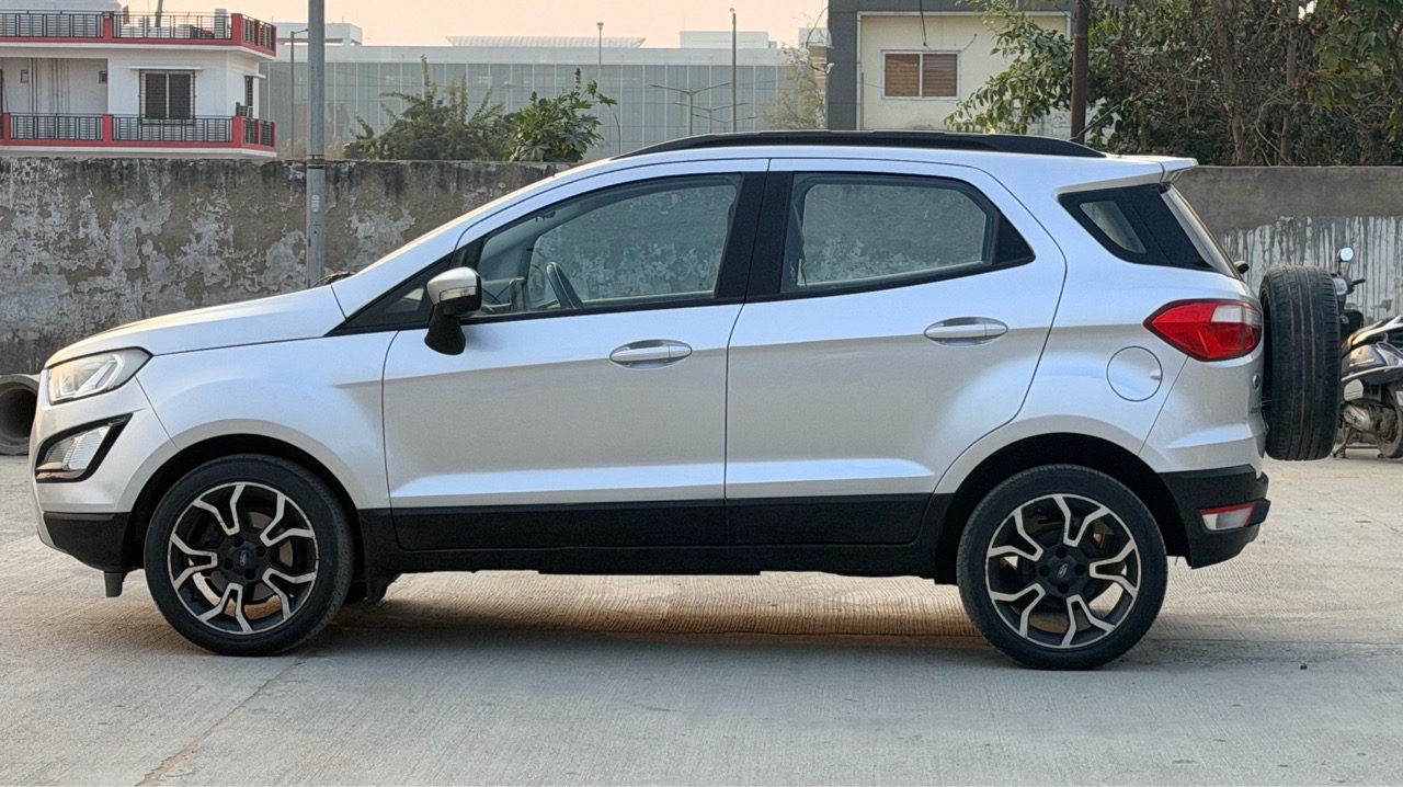 Ford EcoSport view 3