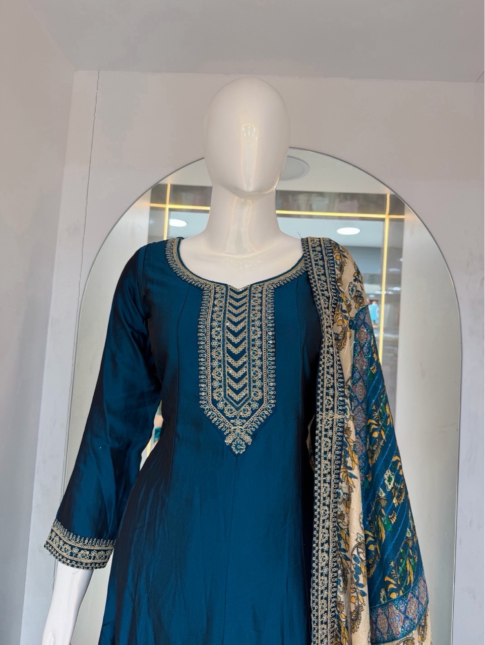 Anarkali Set view 3