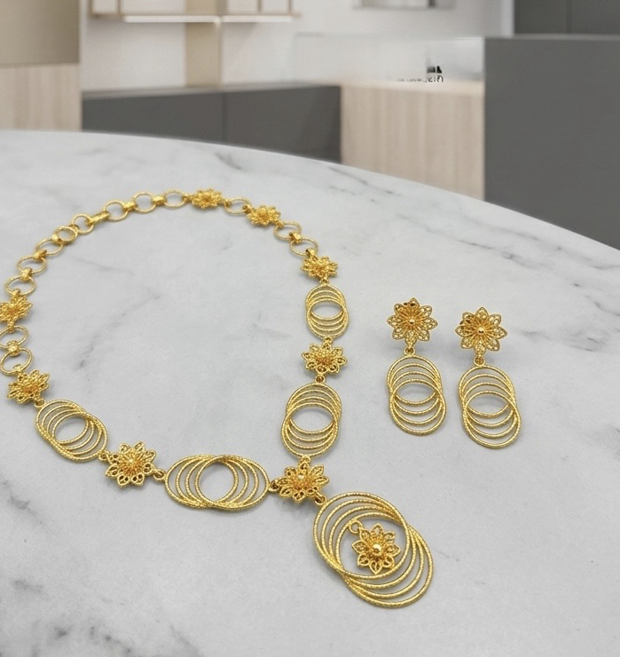 Gold necklace set