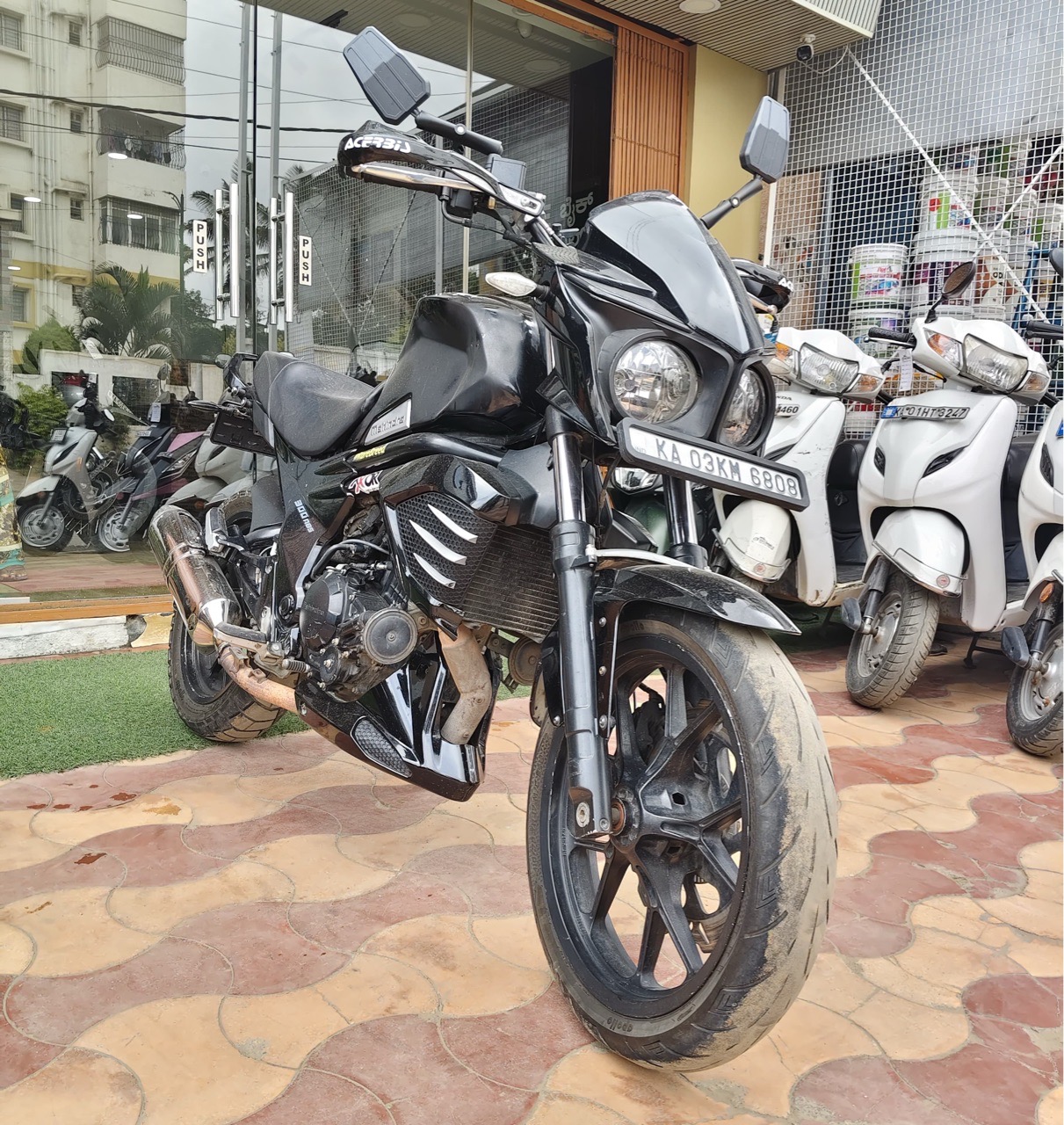 Mahindra mojo