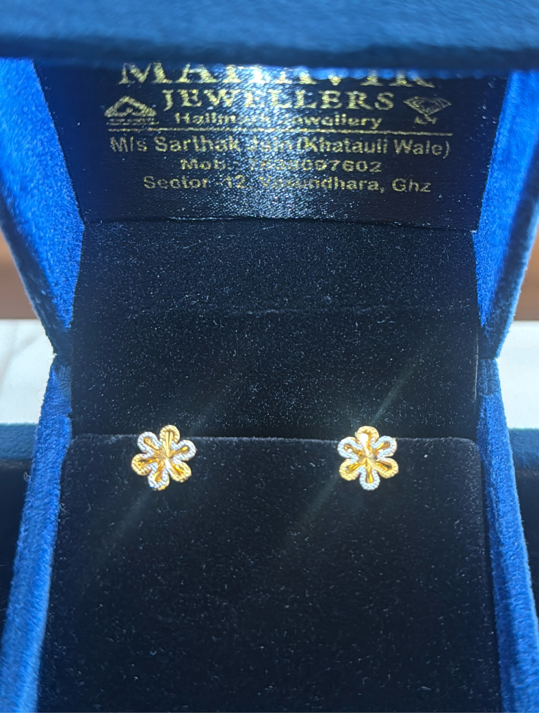 Flower Stud Earrings view 3