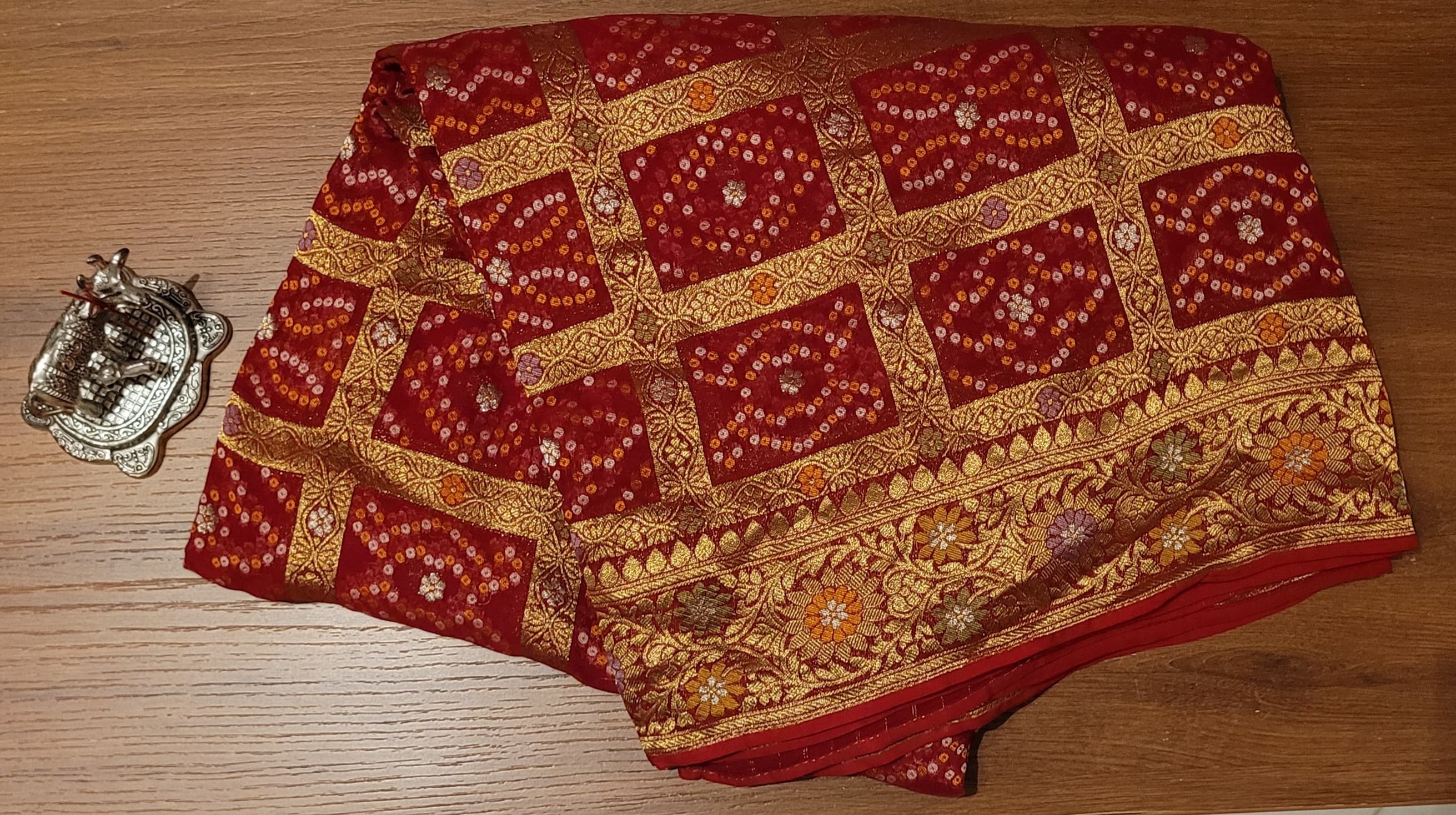 Traditional Bandhani Saree view 2
