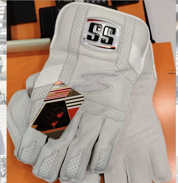 Wicket keeping gloves