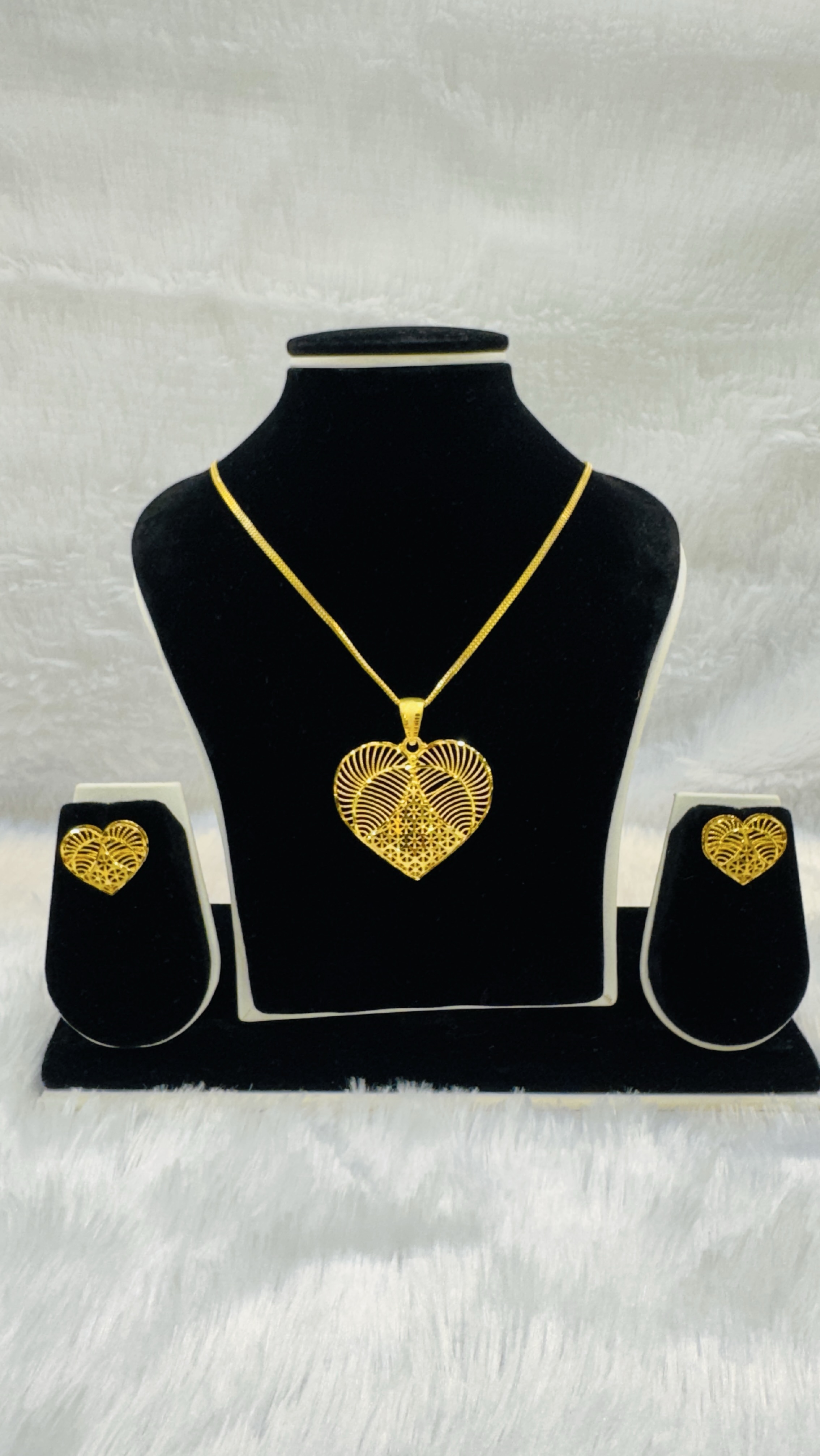 Heart Shape Necklace Set view 2