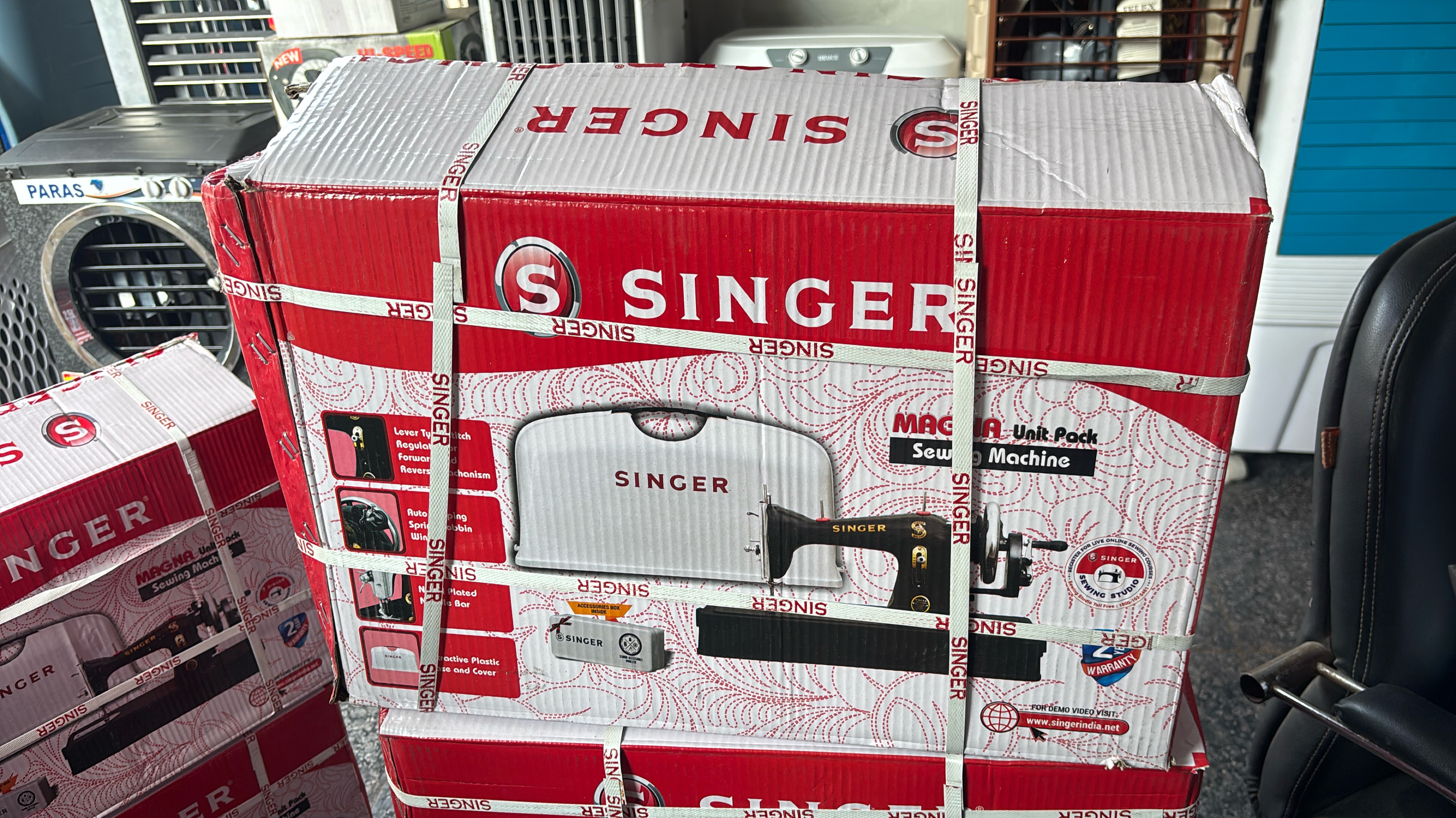 Singer Magna Sewing Machine view 2