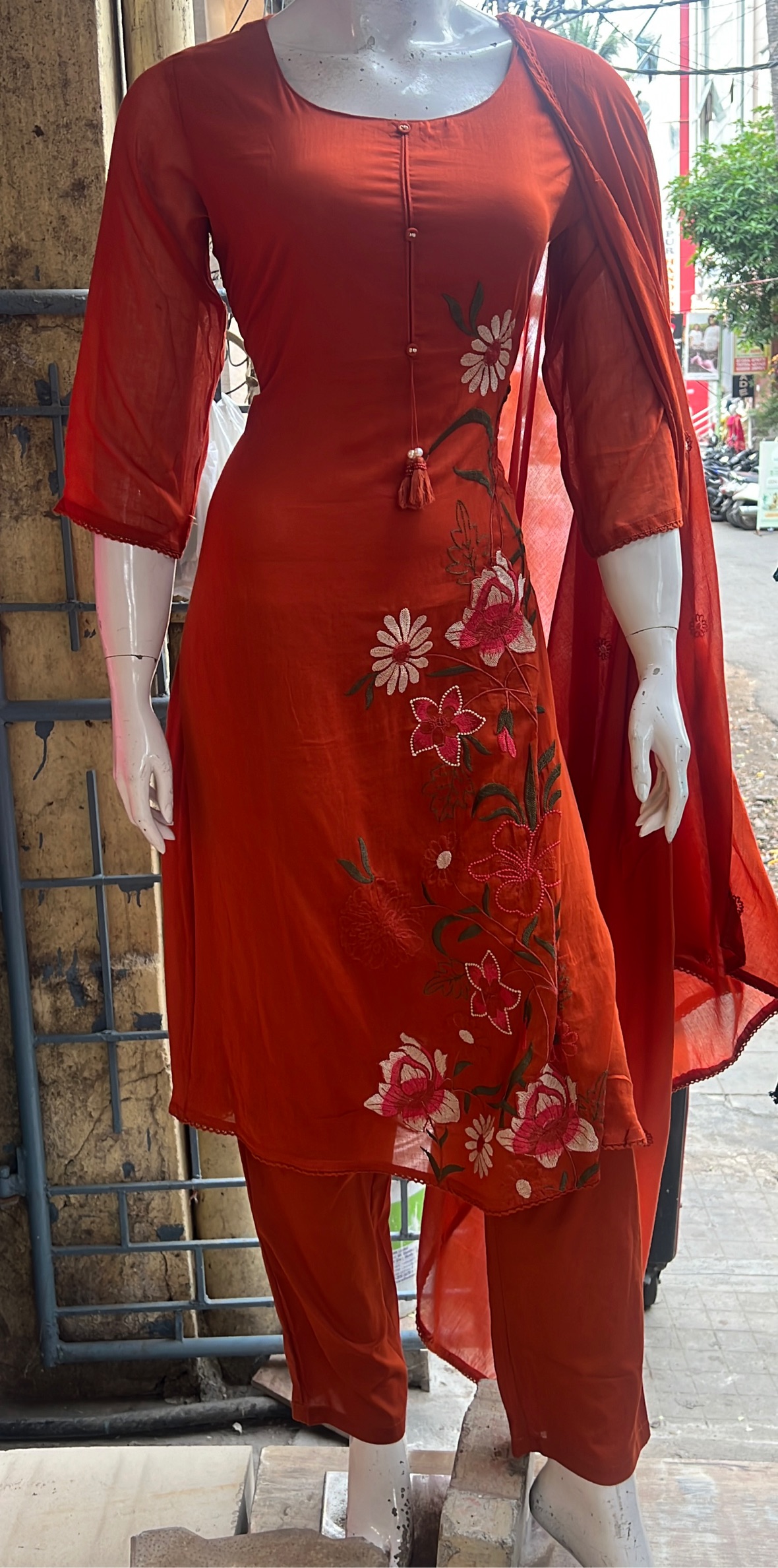 Floral Embroidered view 2