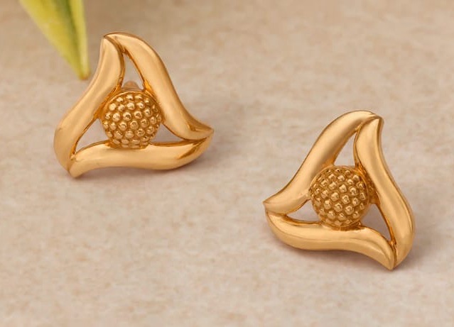 Traditional Gold Earrings view 2