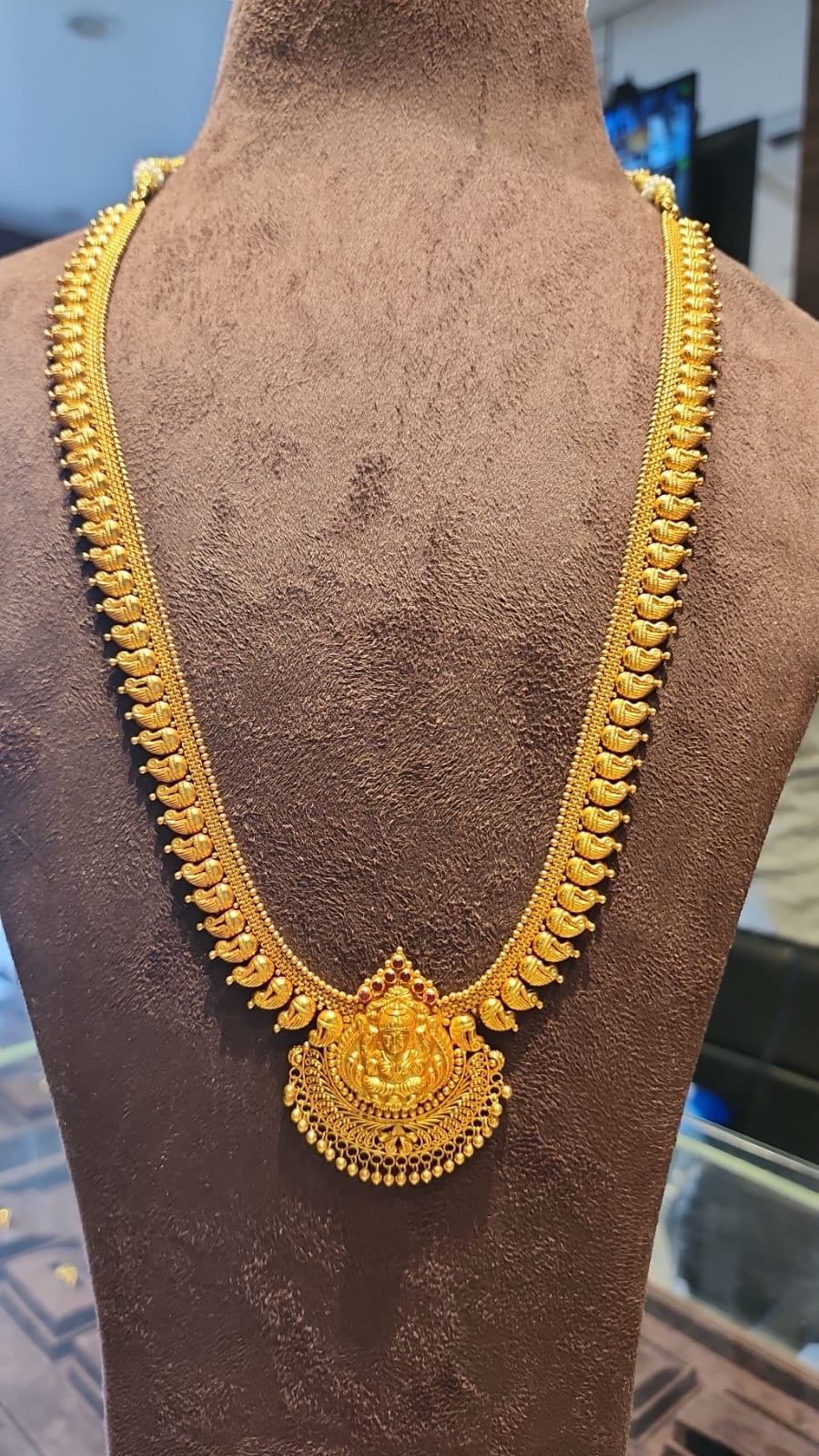 Traditional Gold Necklace 080626 view 2