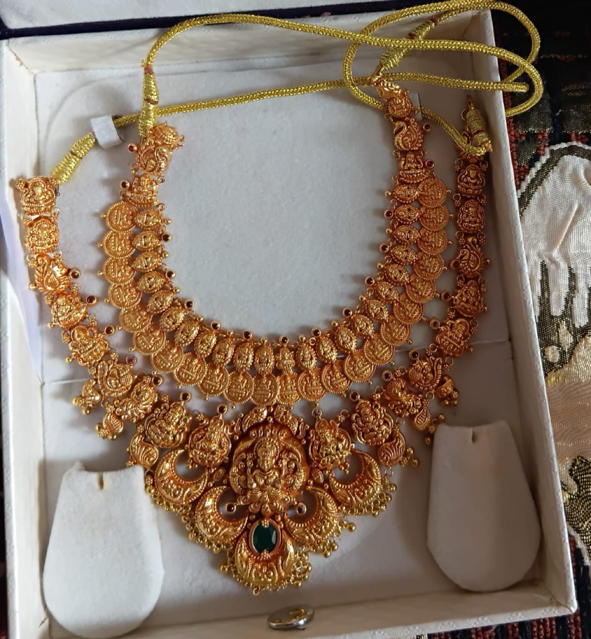 Traditional Gold Neckla1 view 2