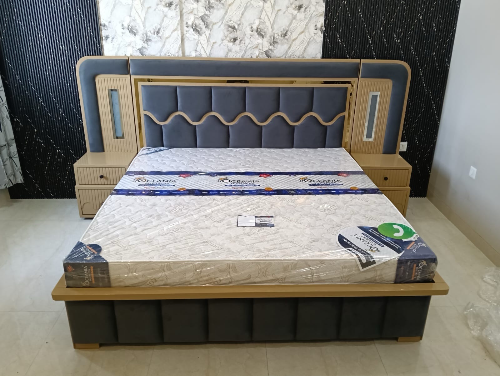 PREMIUM WOOD BED 7572 HYDROLIC WITH ENLIGHTING SIDE TABLE view 2
