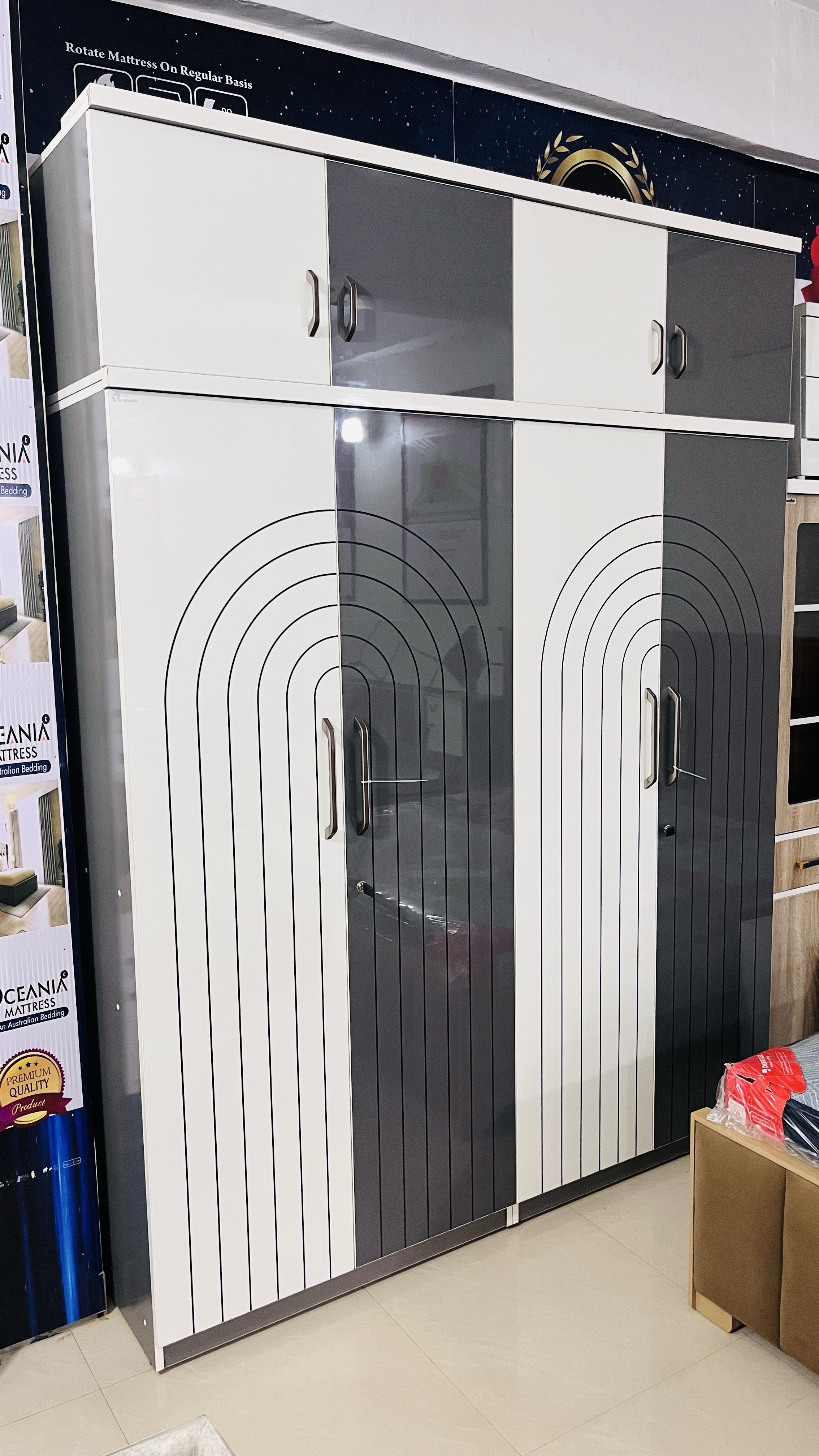 Modern Glossy Wardrobe 8x6 Feet view 2