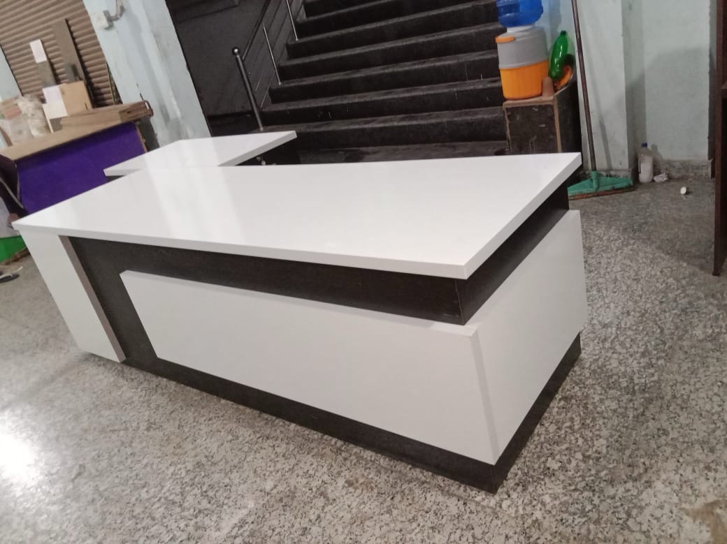 Modern Executive Desk 5x2.5 view 2