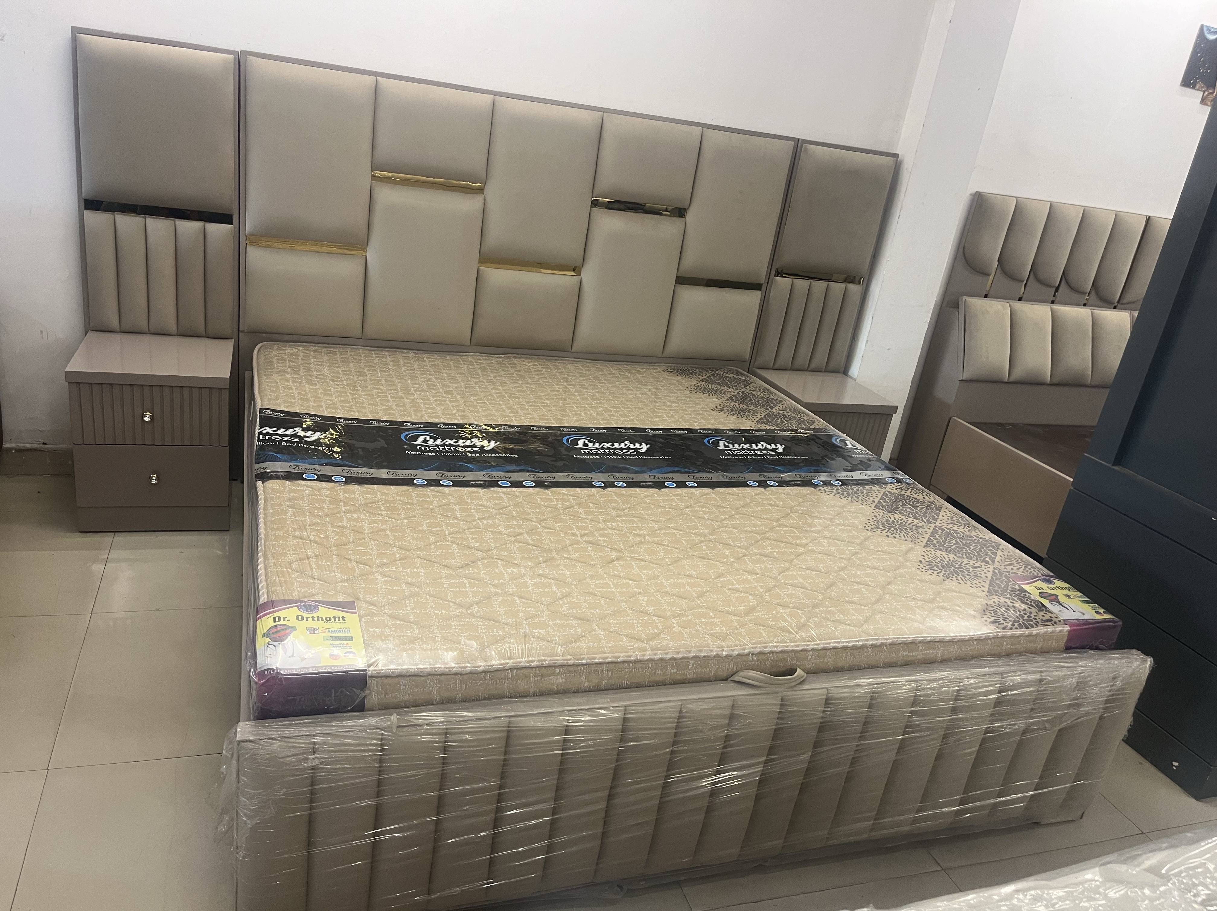 Luxury Bed Set view 2