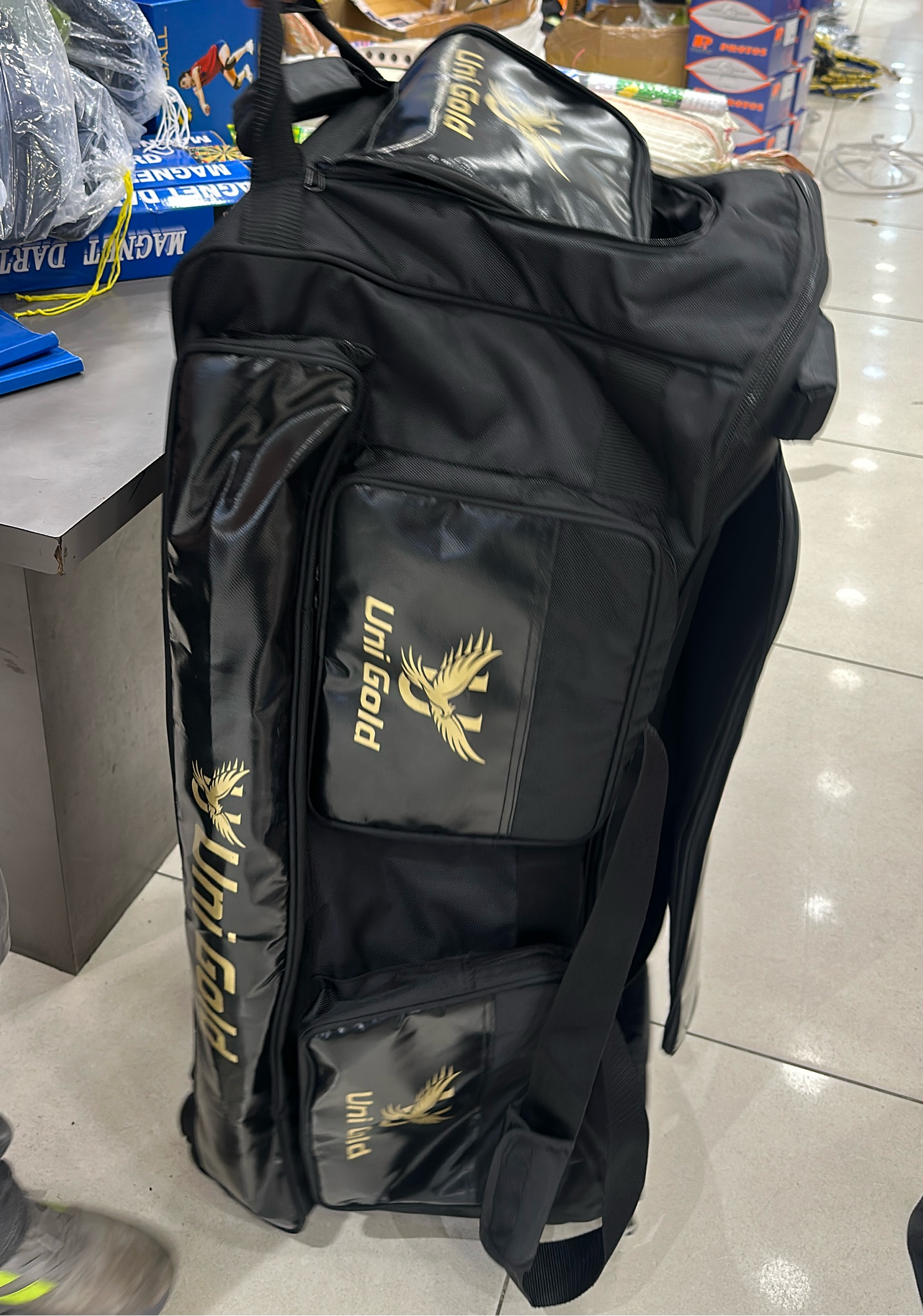 Uni Gold Sports Bag view 2