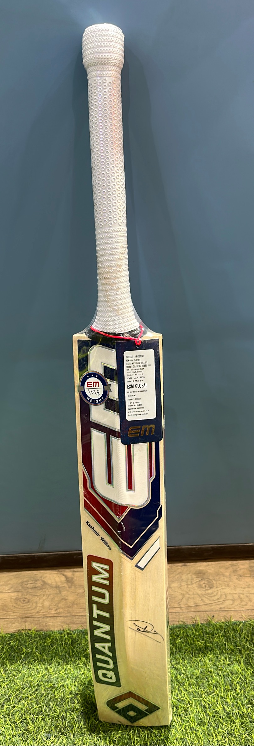 EM Quantum Rebel 800 Cricket Bat view 2
