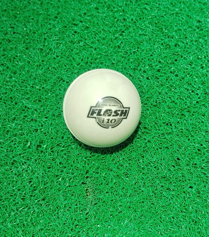Flash L10 Cricket Ball view 2