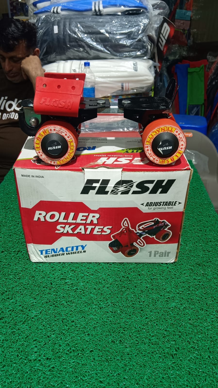 Flash Roller Skates view 2