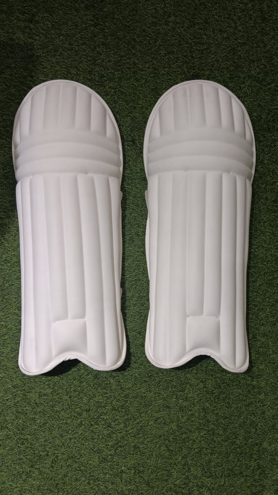 Cricket Pads light weight 550 gm each view 2