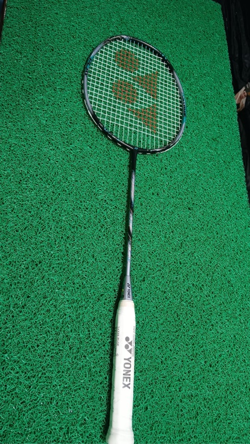 Yonex Astrox 88 play Badminton Racket view 2