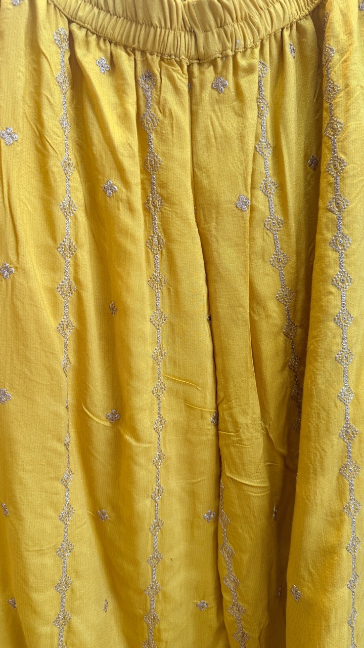 Knee-Length Kurta with Pants view 4