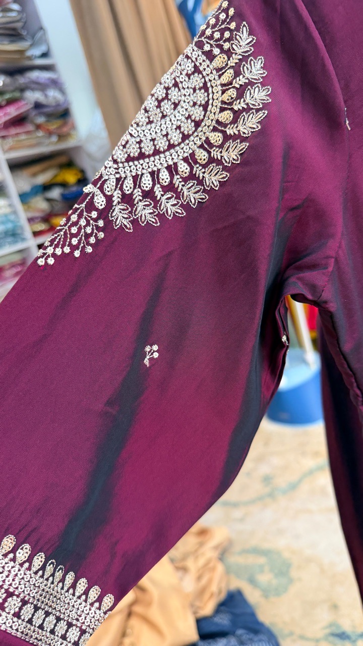 Soft Fabric Embroidered Kurta by Sabhya Paridhaan view 2