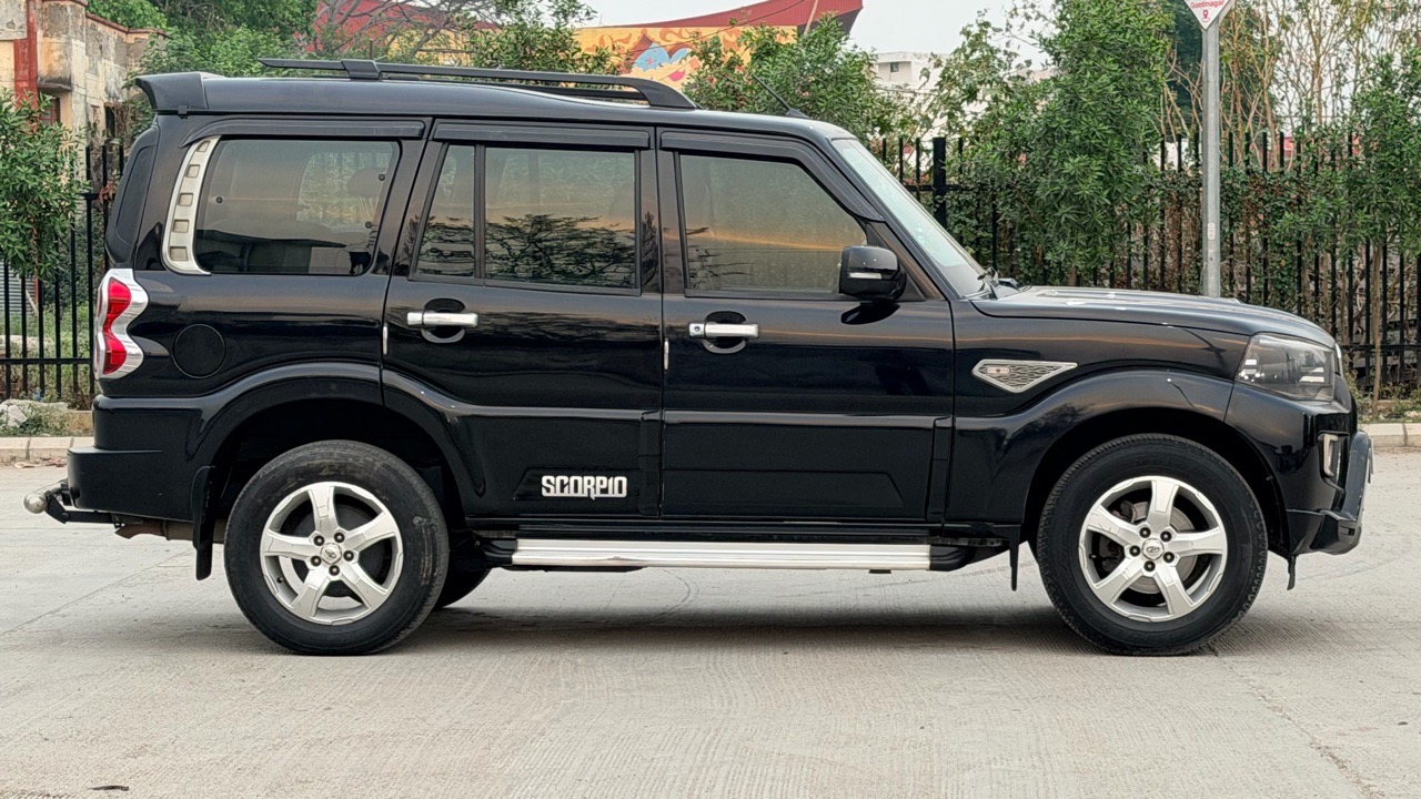Mahindra Scorpio S5 view 5