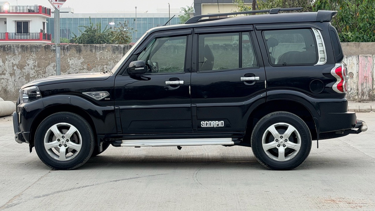 Mahindra Scorpio S5 view 4